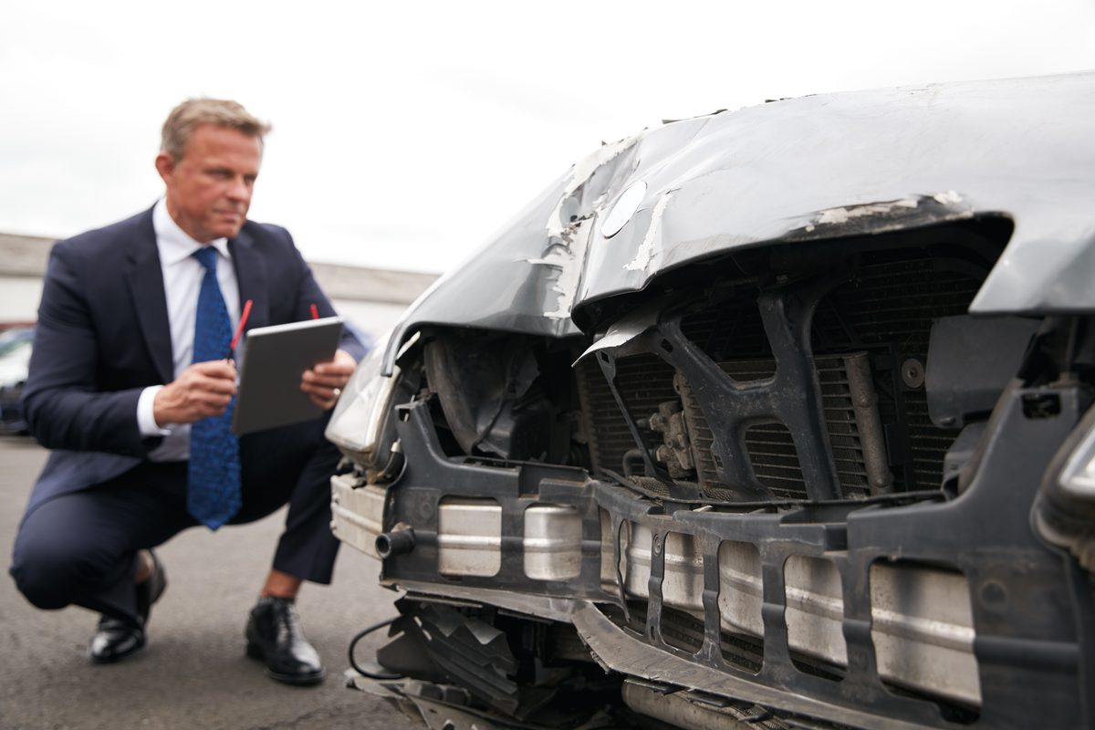 Box Truck accident Lawyer at the scene